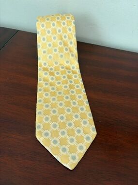 Valentino Men’s Tie Made In Italy 100% Silk Light Yellow Light Blue Geometric